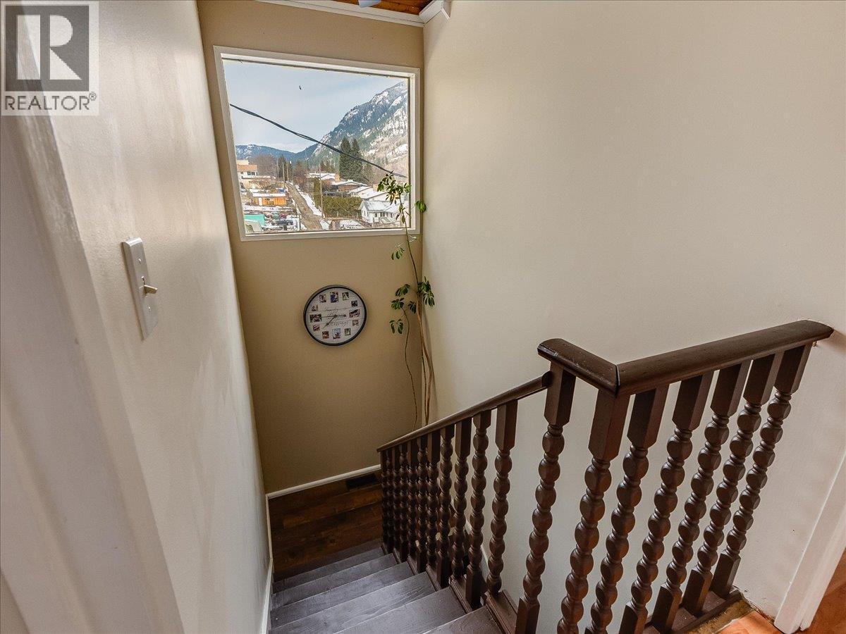 613 11th Avenue, Castlegar, British Columbia  V1N 1J7 - Photo 24 - 10369959