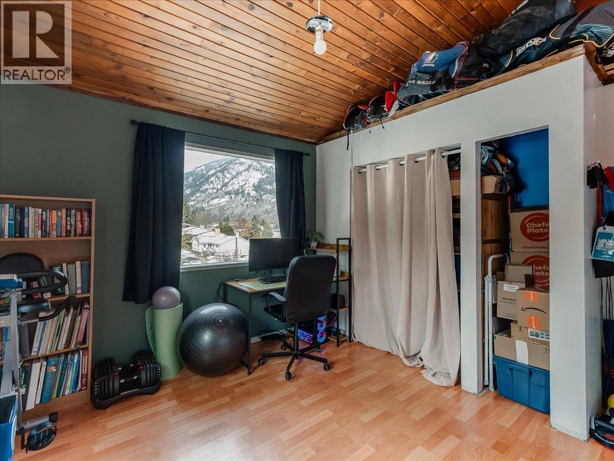 613 11th Avenue, Castlegar, British Columbia  V1N 1J7 - Photo 27 - 10369959