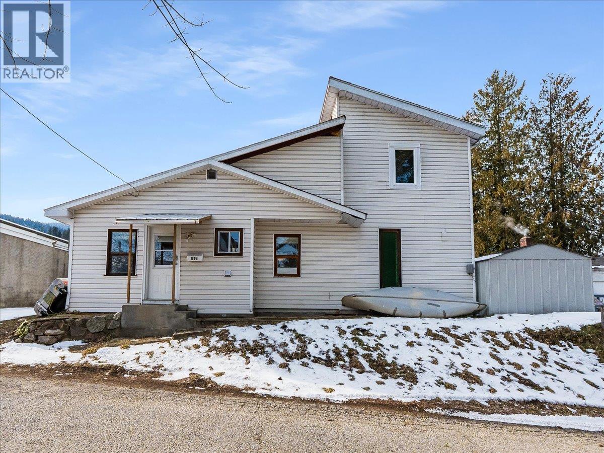 613 11th Avenue, Castlegar, British Columbia  V1N 1J7 - Photo 5 - 10369959