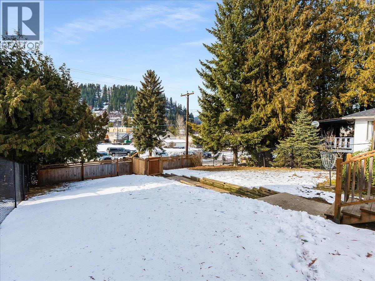 613 11th Avenue, Castlegar, British Columbia  V1N 1J7 - Photo 56 - 10369959