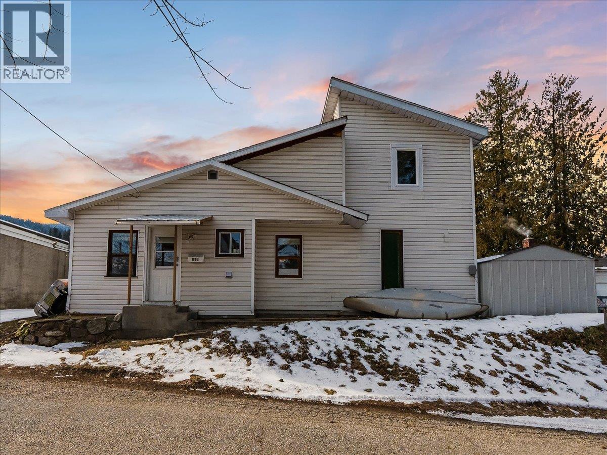 613 11th Avenue, Castlegar, British Columbia  V1N 1J7 - Photo 7 - 10369959