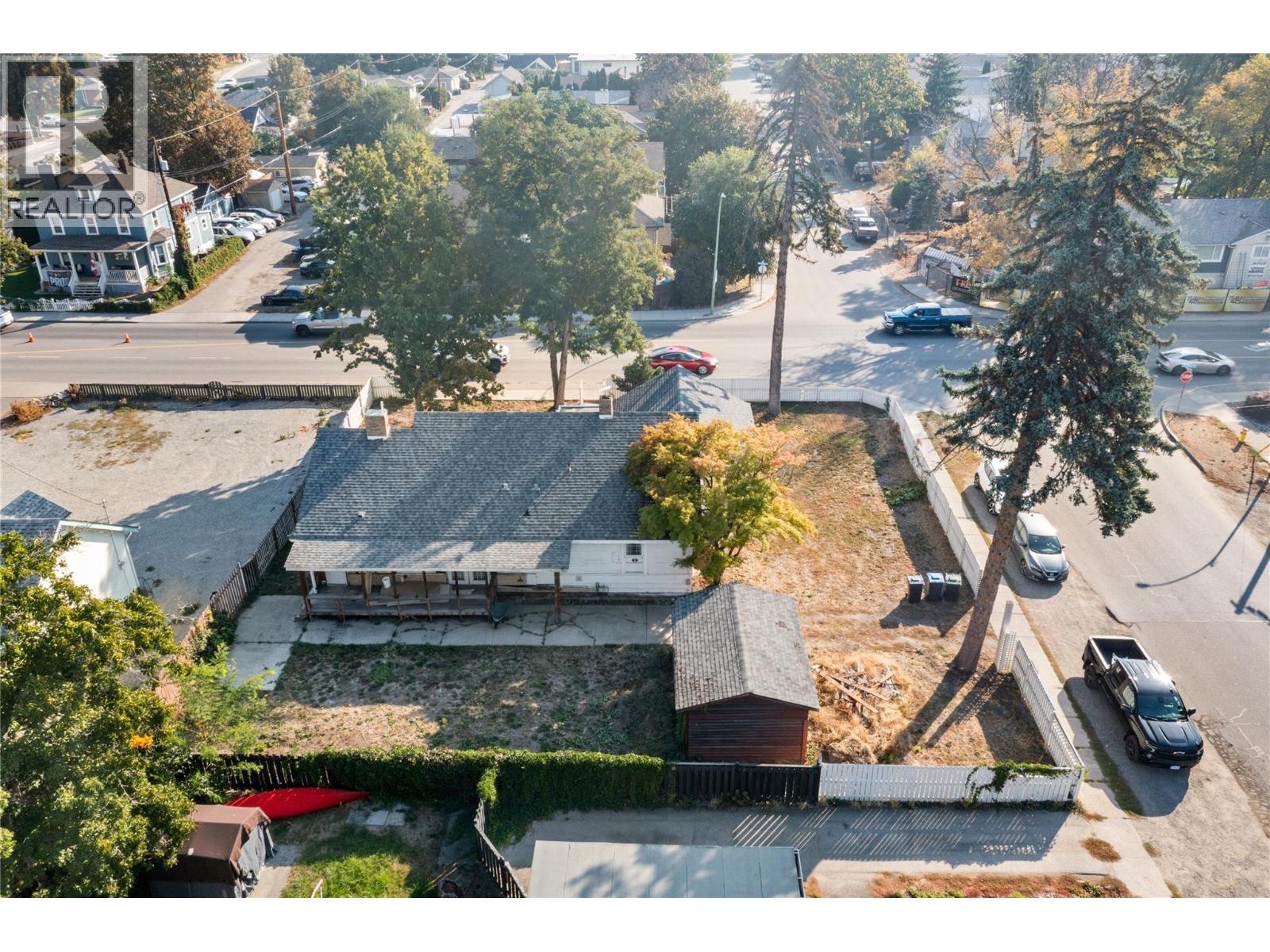 2340 Pandosy Street, Kelowna, British Columbia  V1Y 1T3 - Photo 3 - 10370077