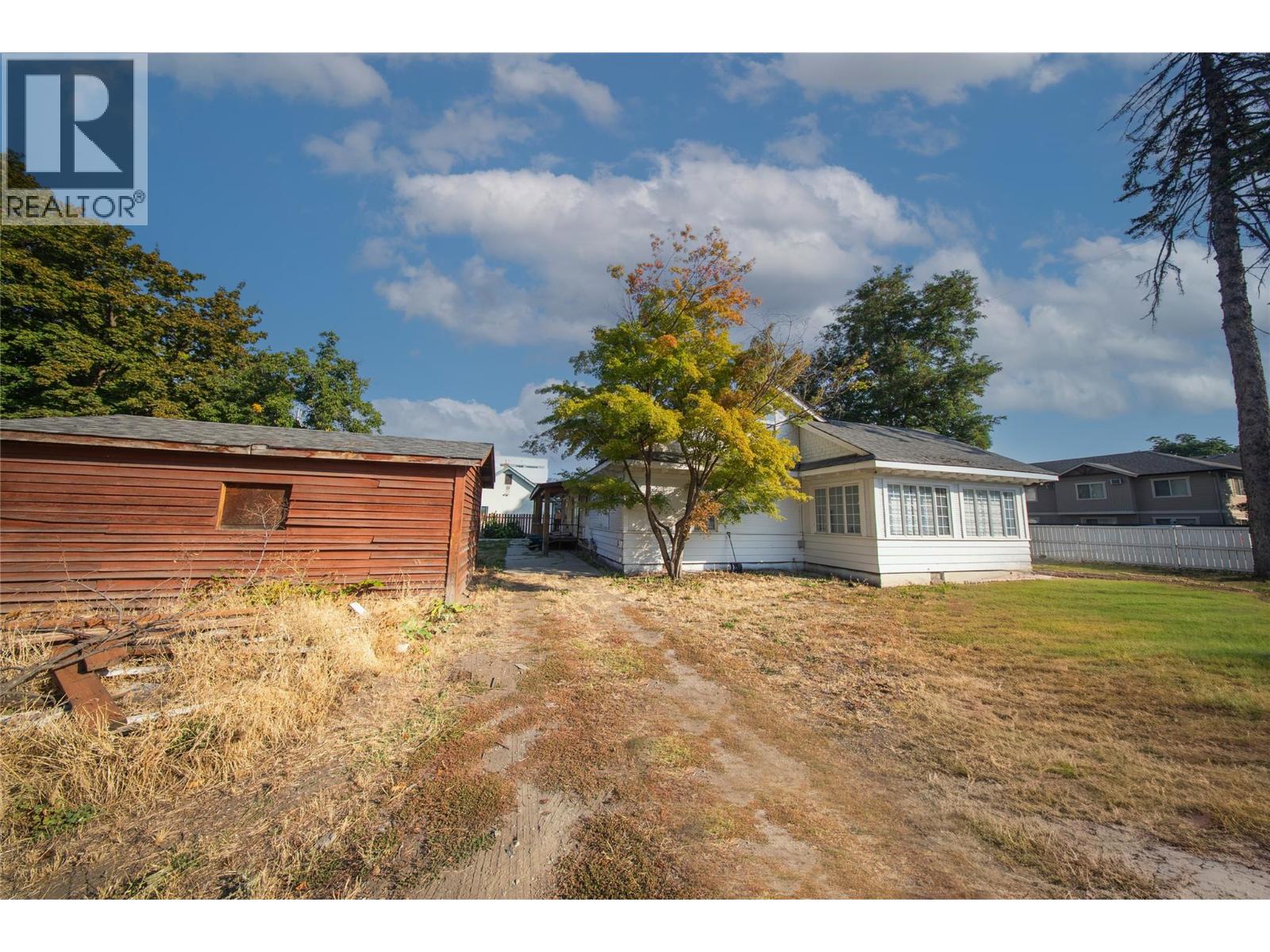 2340 Pandosy Street, Kelowna, British Columbia  V1Y 1T3 - Photo 4 - 10370077