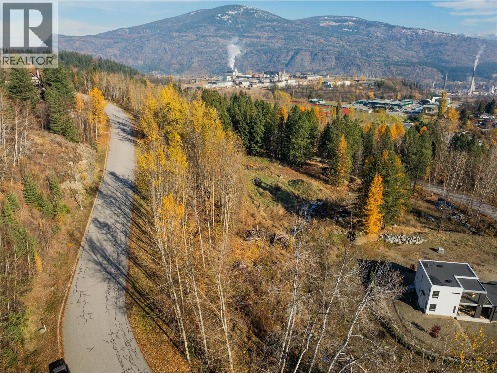 220 Whitman Way, Warfield, British Columbia  V1R 4T9 - Photo 4 - 10370085