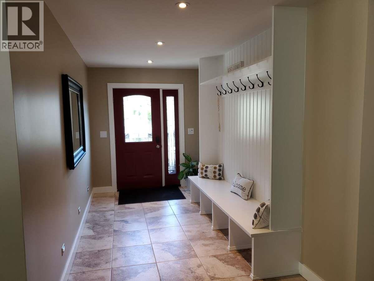 9200 Shale Avenue, Summerland, British Columbia  V0H 1Z2 - Photo 10 - 10370103