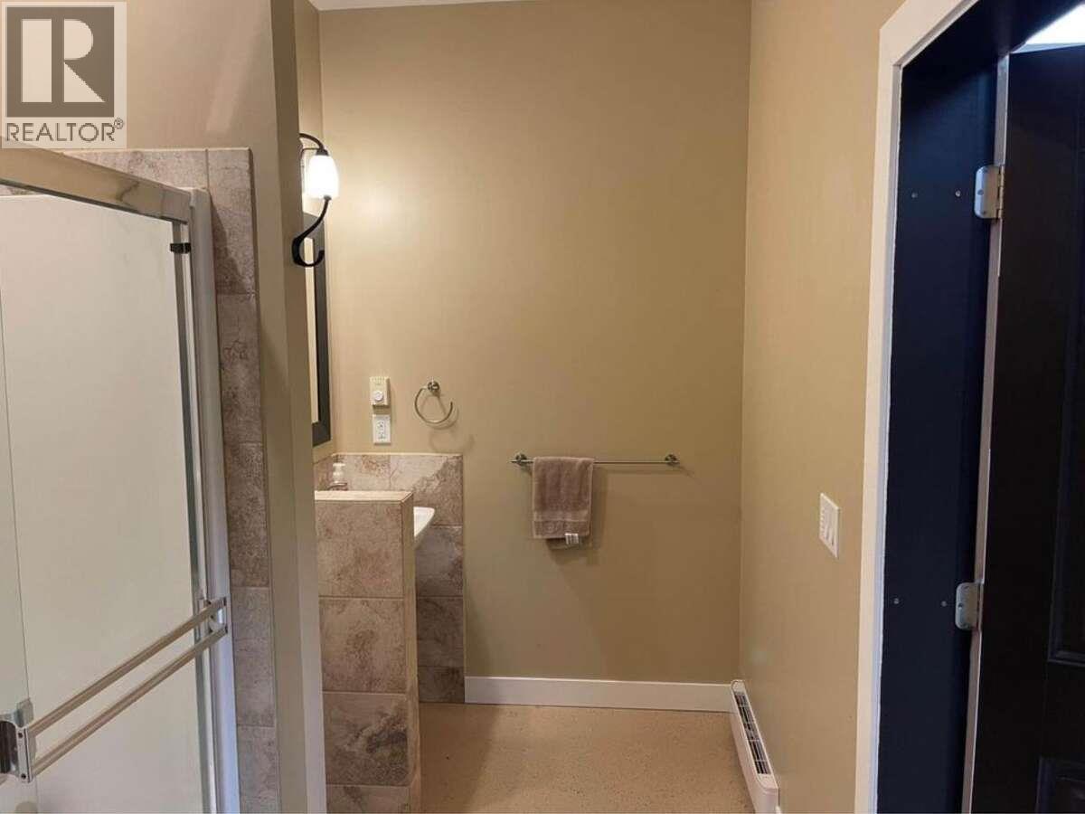 9200 Shale Avenue, Summerland, British Columbia  V0H 1Z2 - Photo 40 - 10370103