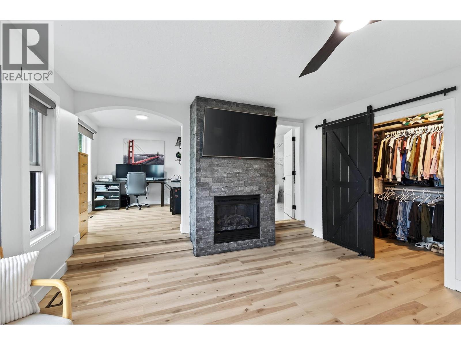 1095 Laurel Place, Kamloops, British Columbia  V1S 1R1 - Photo 4 - 10370119