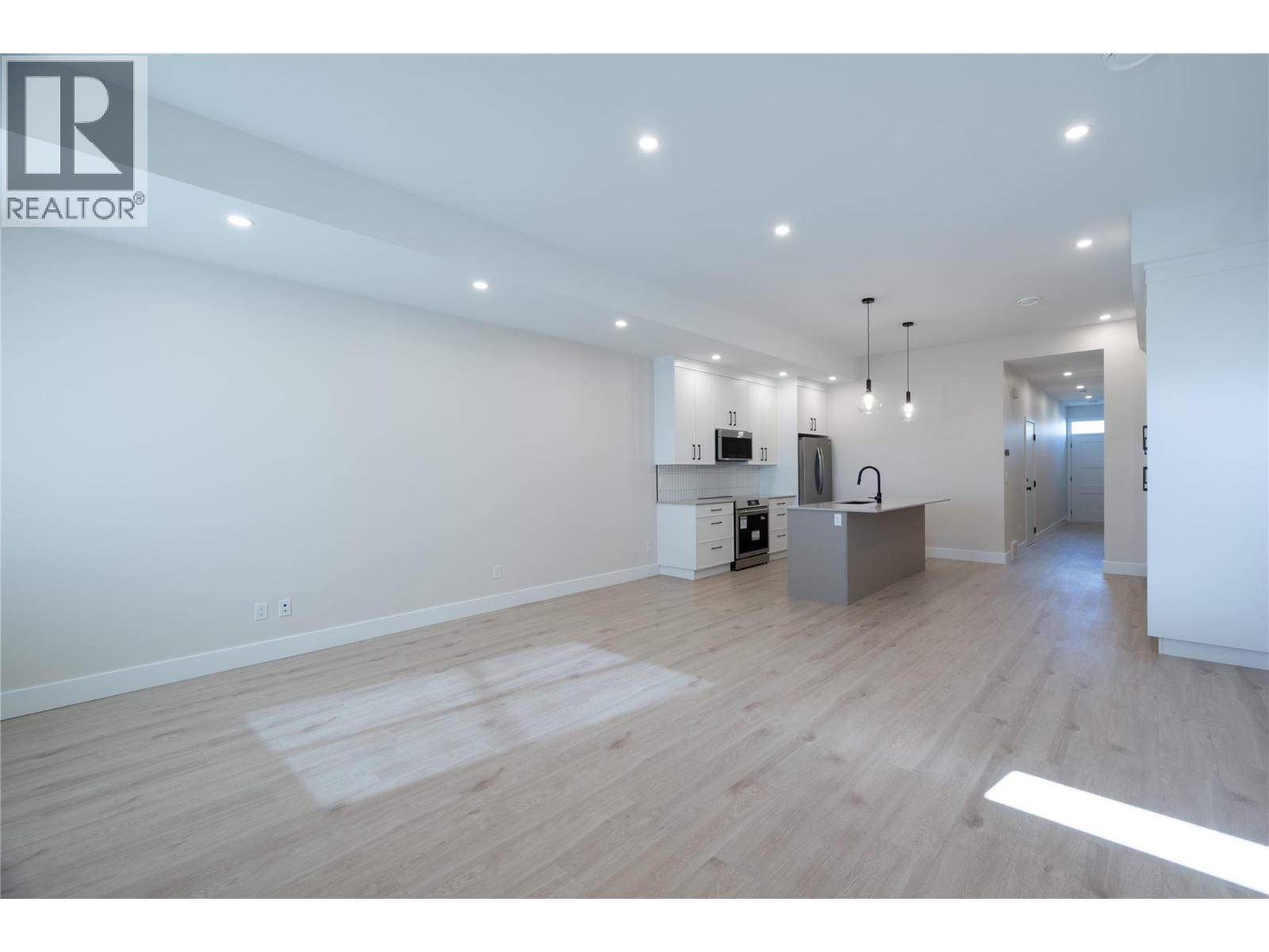 163 Chestnut Avenue, Kamloops, British Columbia  V2B 1L3 - Photo 3 - 10370033