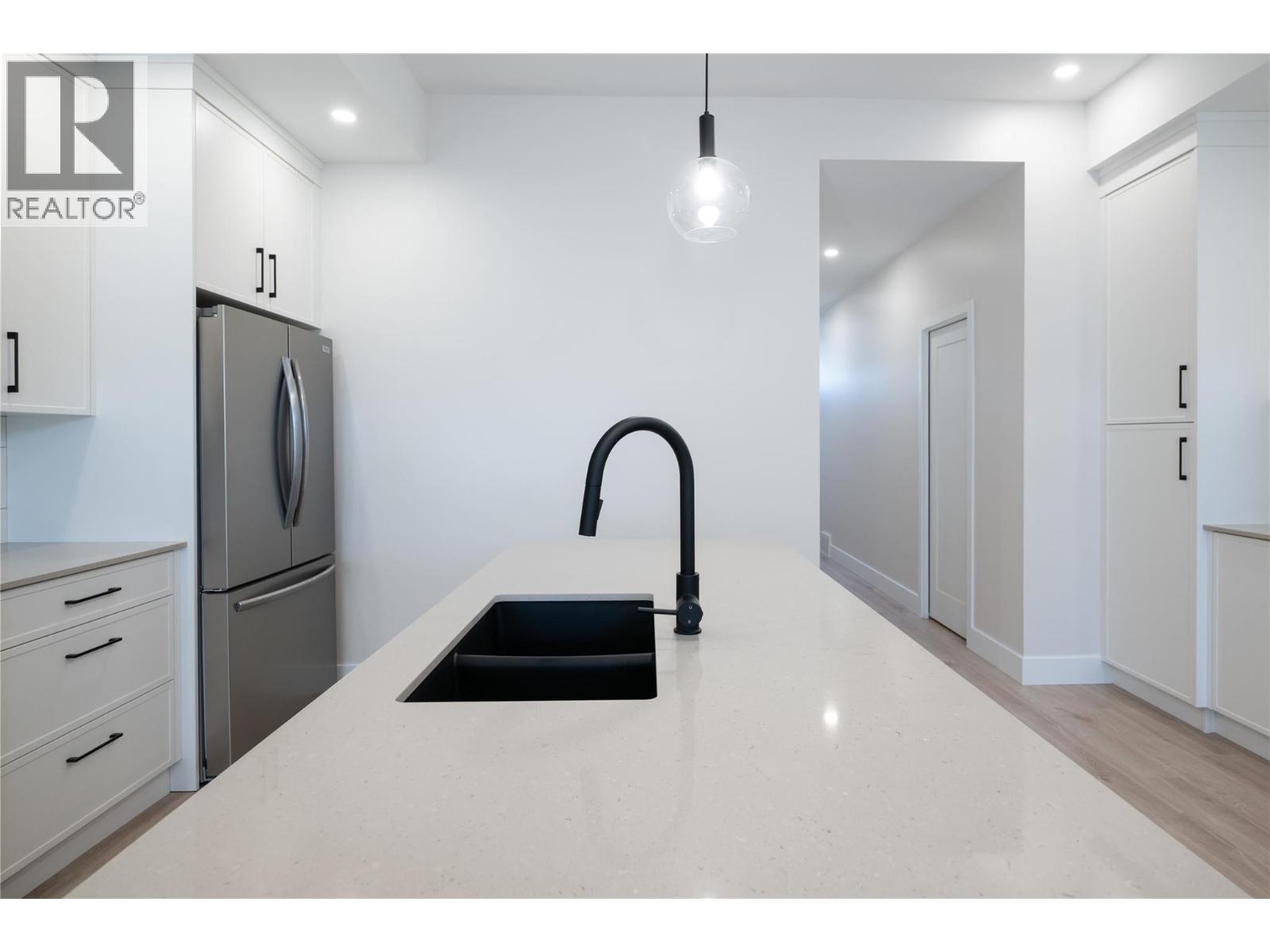 163 Chestnut Avenue, Kamloops, British Columbia  V2B 1L3 - Photo 9 - 10370033