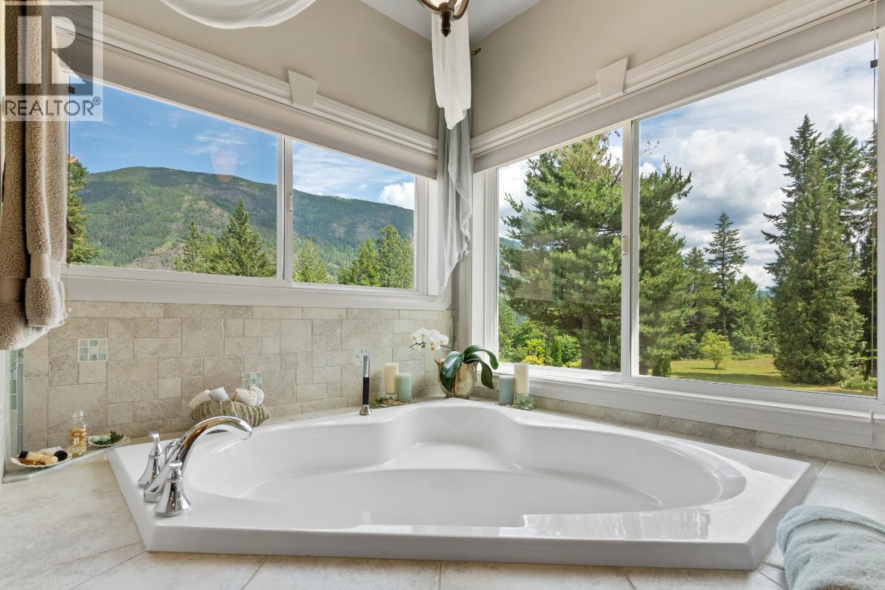 1480 Nighthawk Drive, Castlegar, British Columbia  V1N 4S2 - Photo 33 - 10370188
