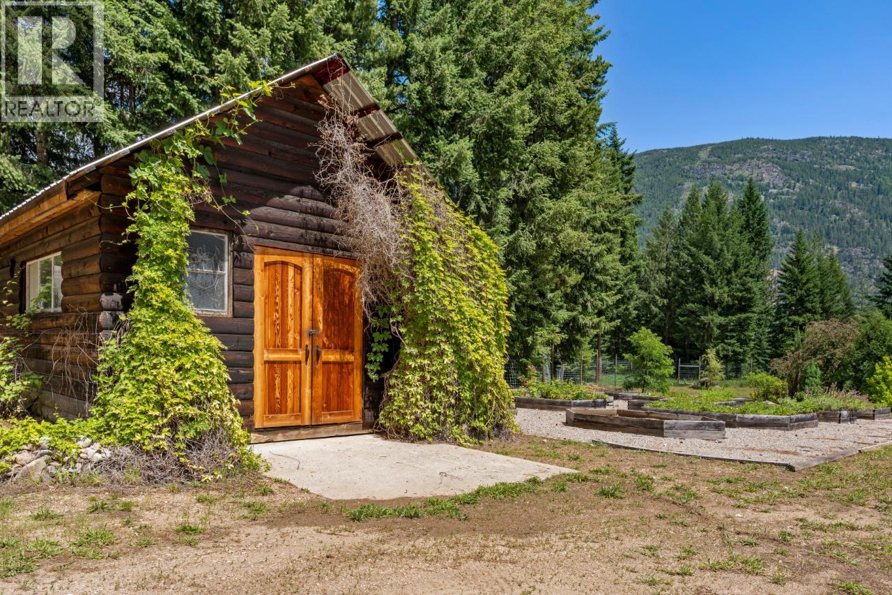 1480 Nighthawk Drive, Castlegar, British Columbia  V1N 4S2 - Photo 74 - 10370188