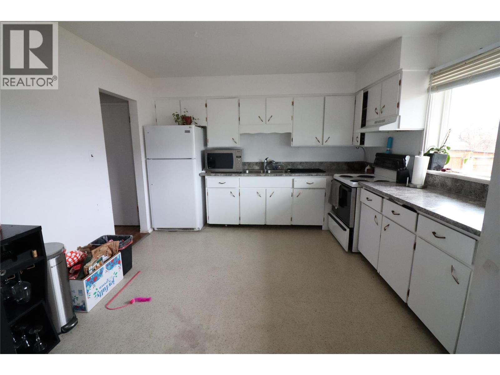 158/160 Vicars Road, Kamloops, British Columbia  V2C 4N2 - Photo 4 - 10370100