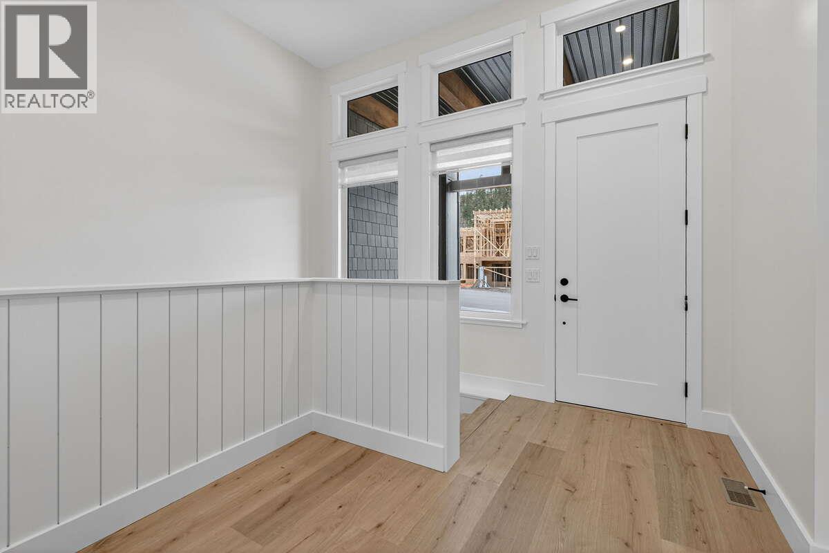 2140 Montenegro Drive, Kelowna, British Columbia  V1P 0B2 - Photo 3 - 10370201
