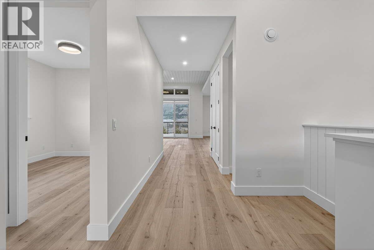 2140 Montenegro Drive, Kelowna, British Columbia  V1P 0B2 - Photo 4 - 10370201