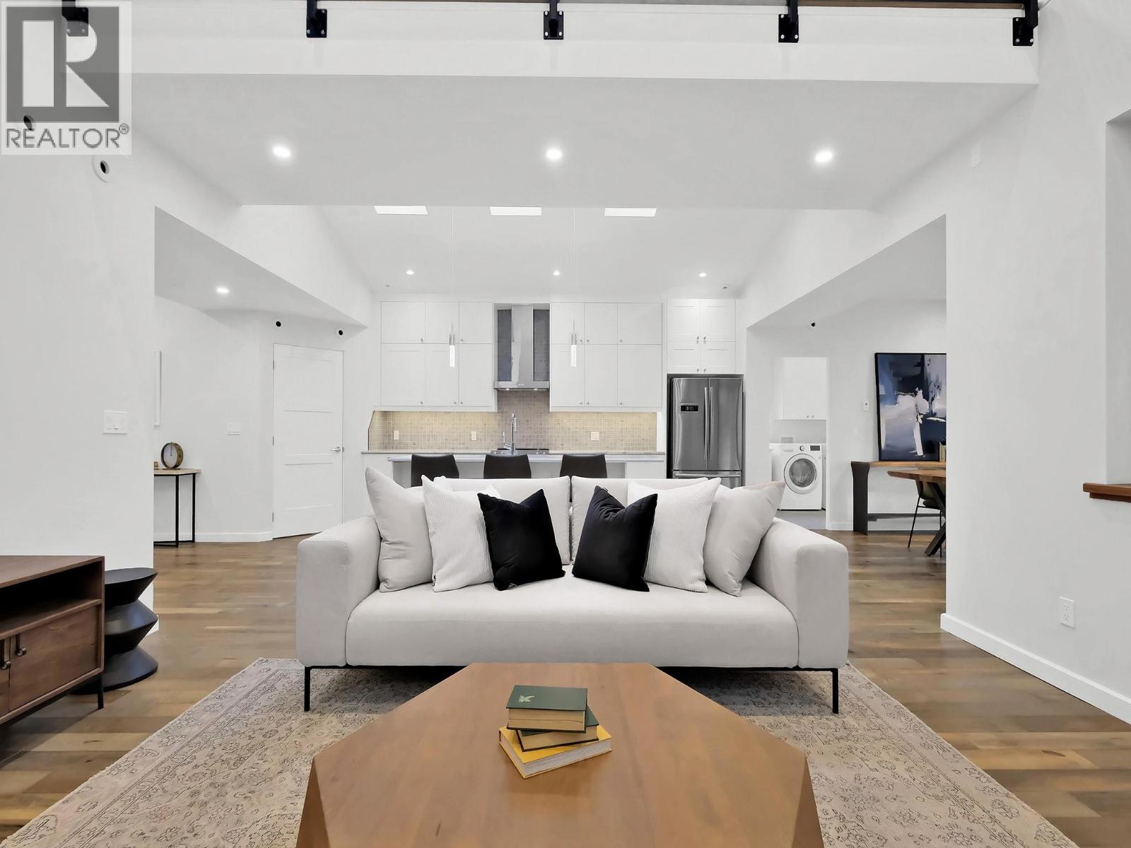 700 Churchill Avenue, Penticton, British Columbia  V2A 1E1 - Photo 5 - 10370068