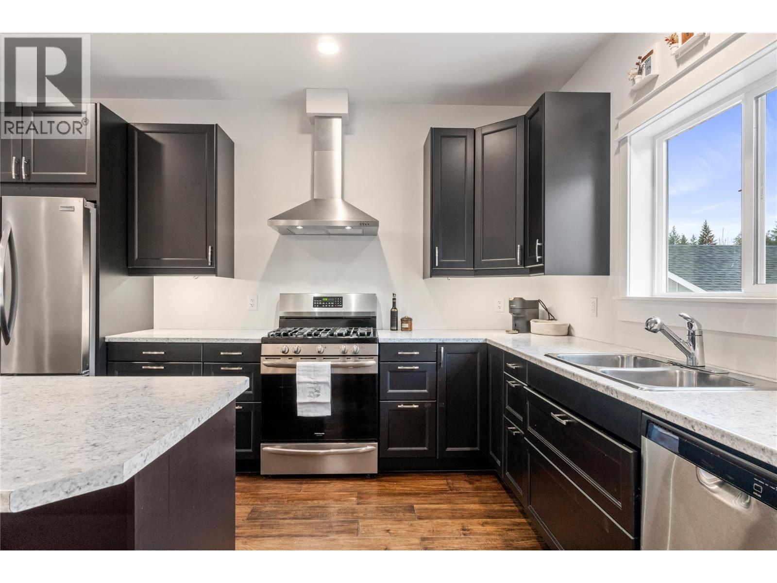 1140 23 Street Se, Salmon Arm, British Columbia  V1E 0C7 - Photo 6 - 10370118