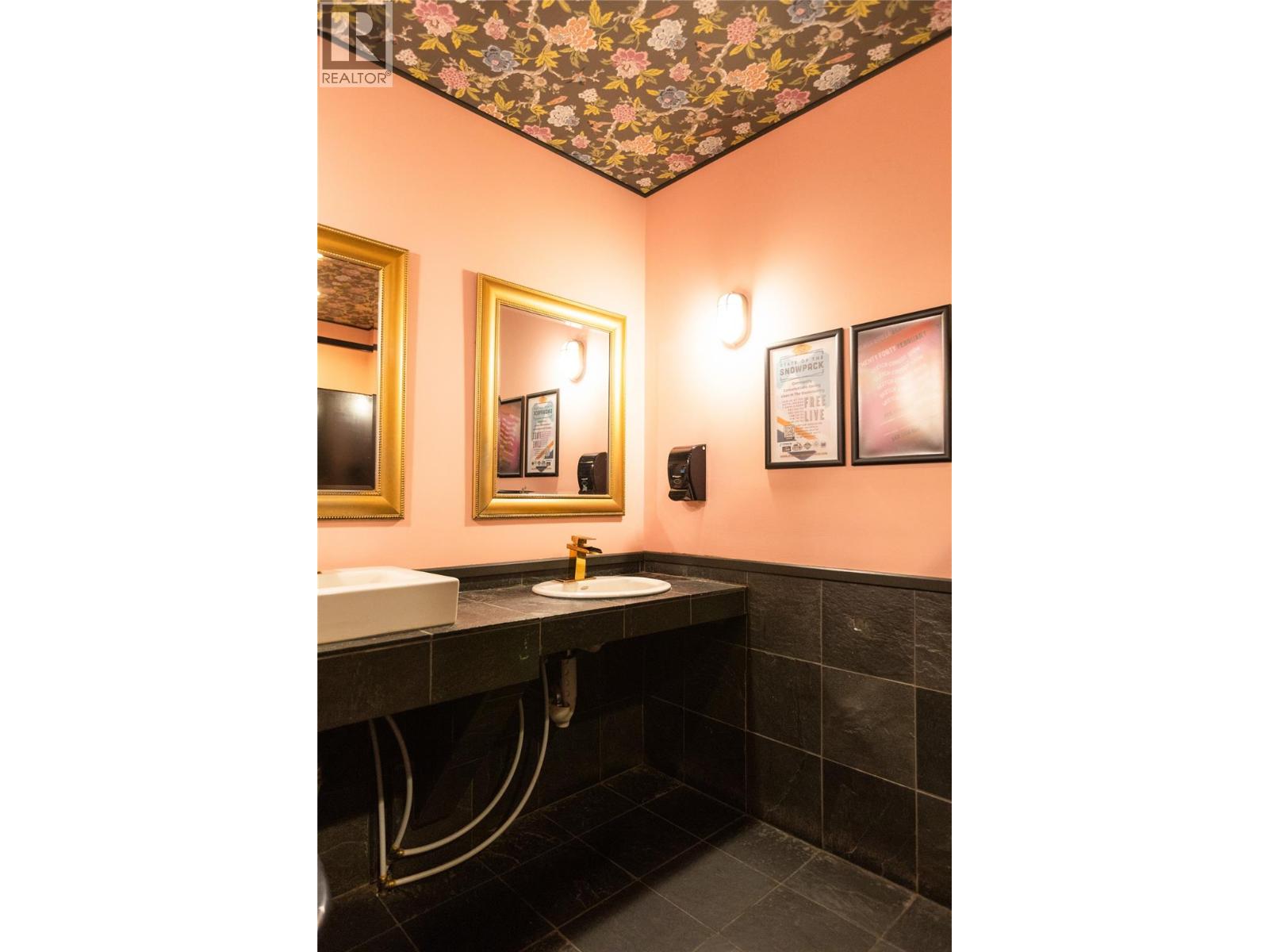 330 Baker St Street, Nelson, British Columbia  V1L 4H5 - Photo 29 - 10370076
