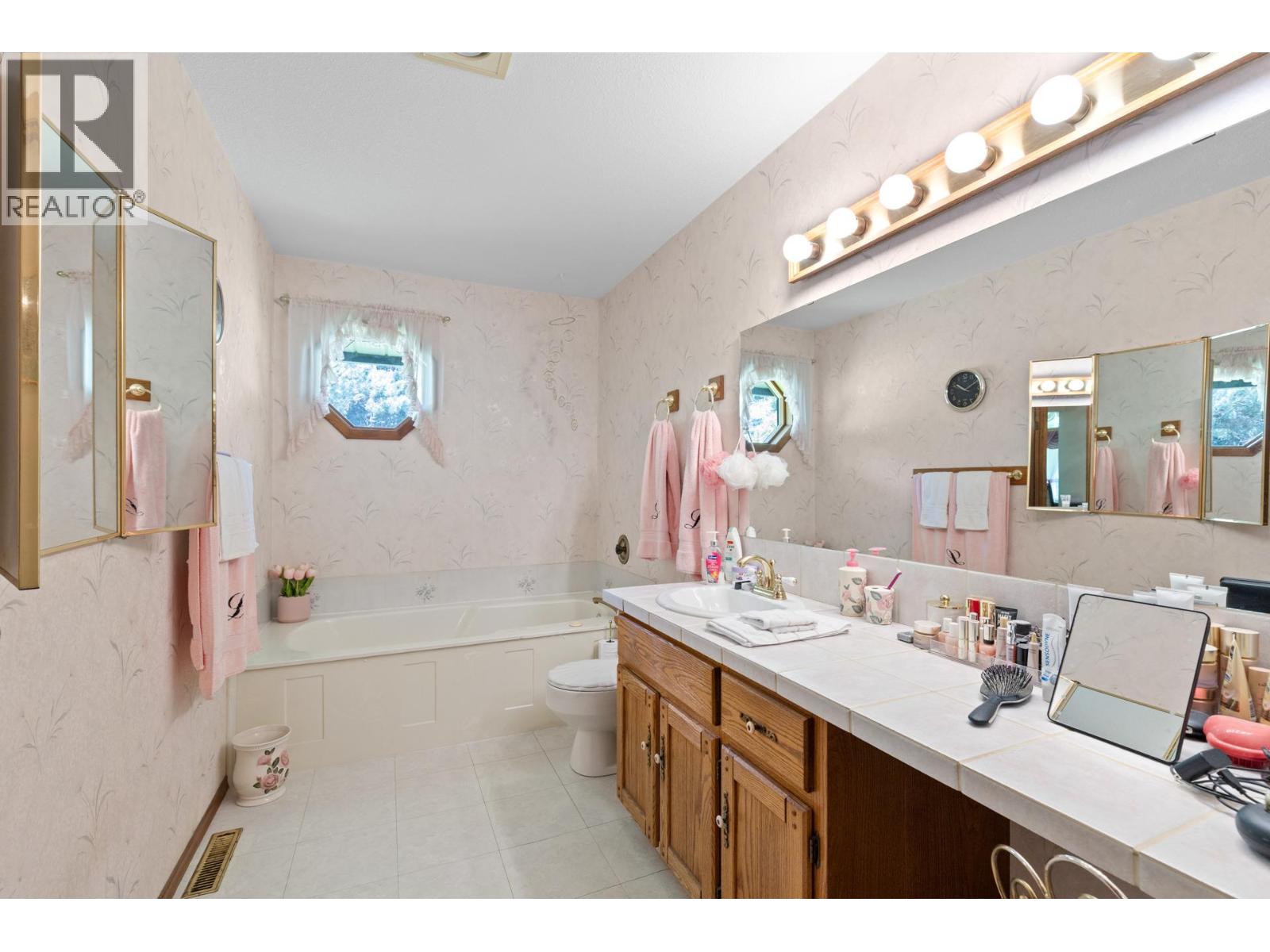 6210 50 Street Ne, Salmon Arm, British Columbia  V1E 3A6 - Photo 37 - 10370155