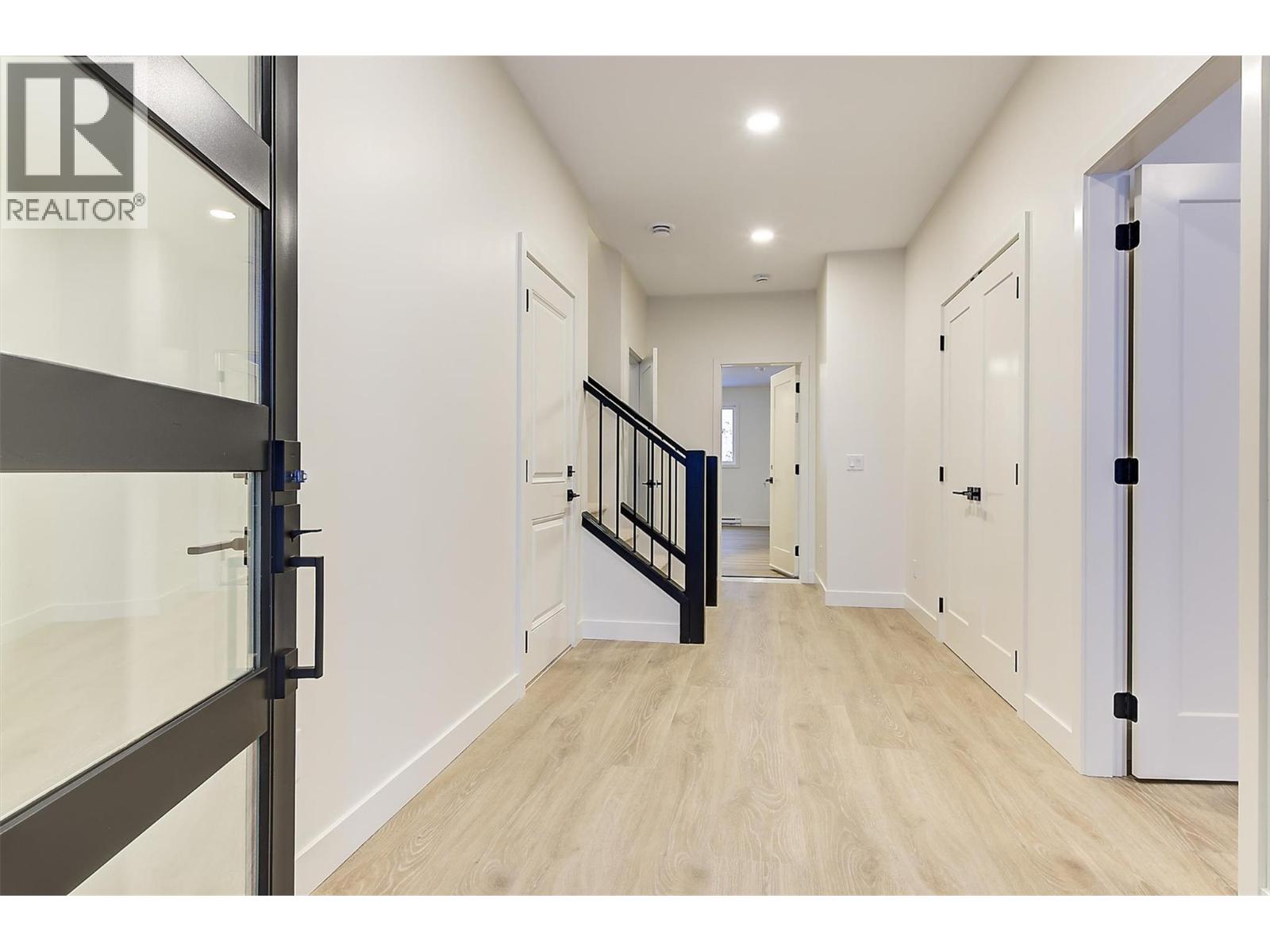2115 Montenegro Drive, Kelowna, British Columbia  V1P 0B2 - Photo 4 - 10369681