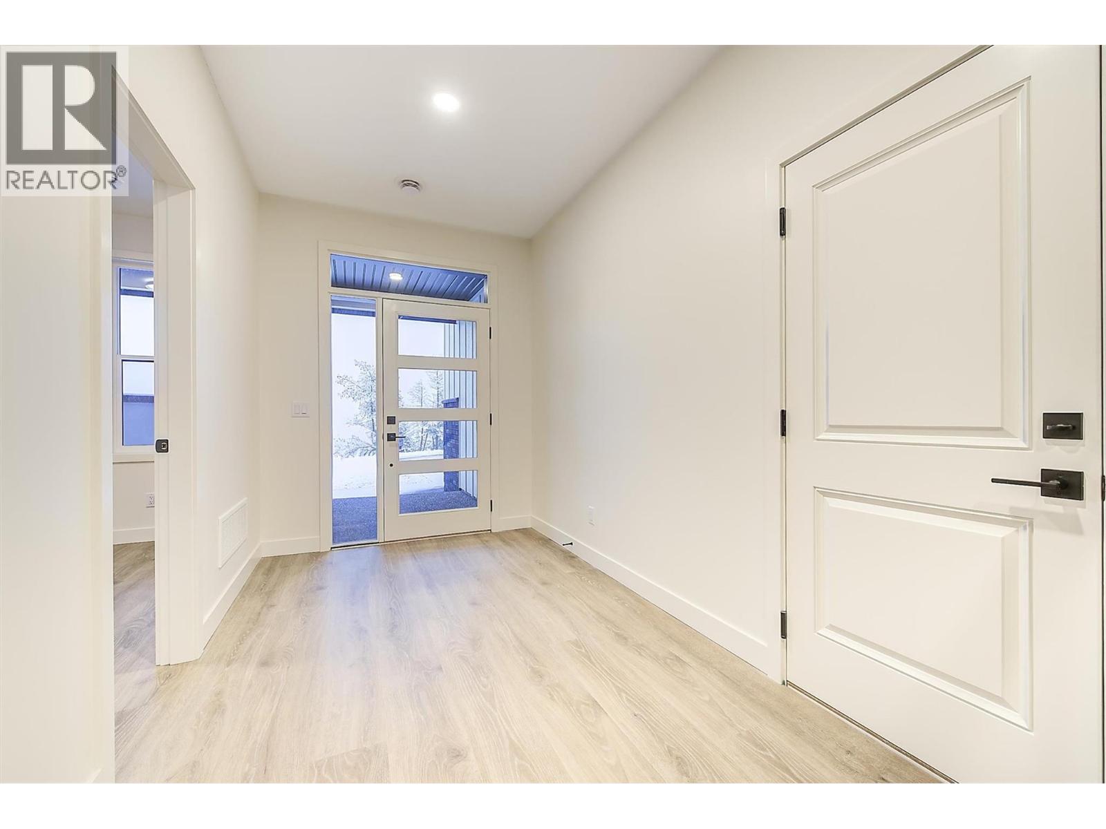 2115 Montenegro Drive, Kelowna, British Columbia  V1P 0B2 - Photo 5 - 10369681