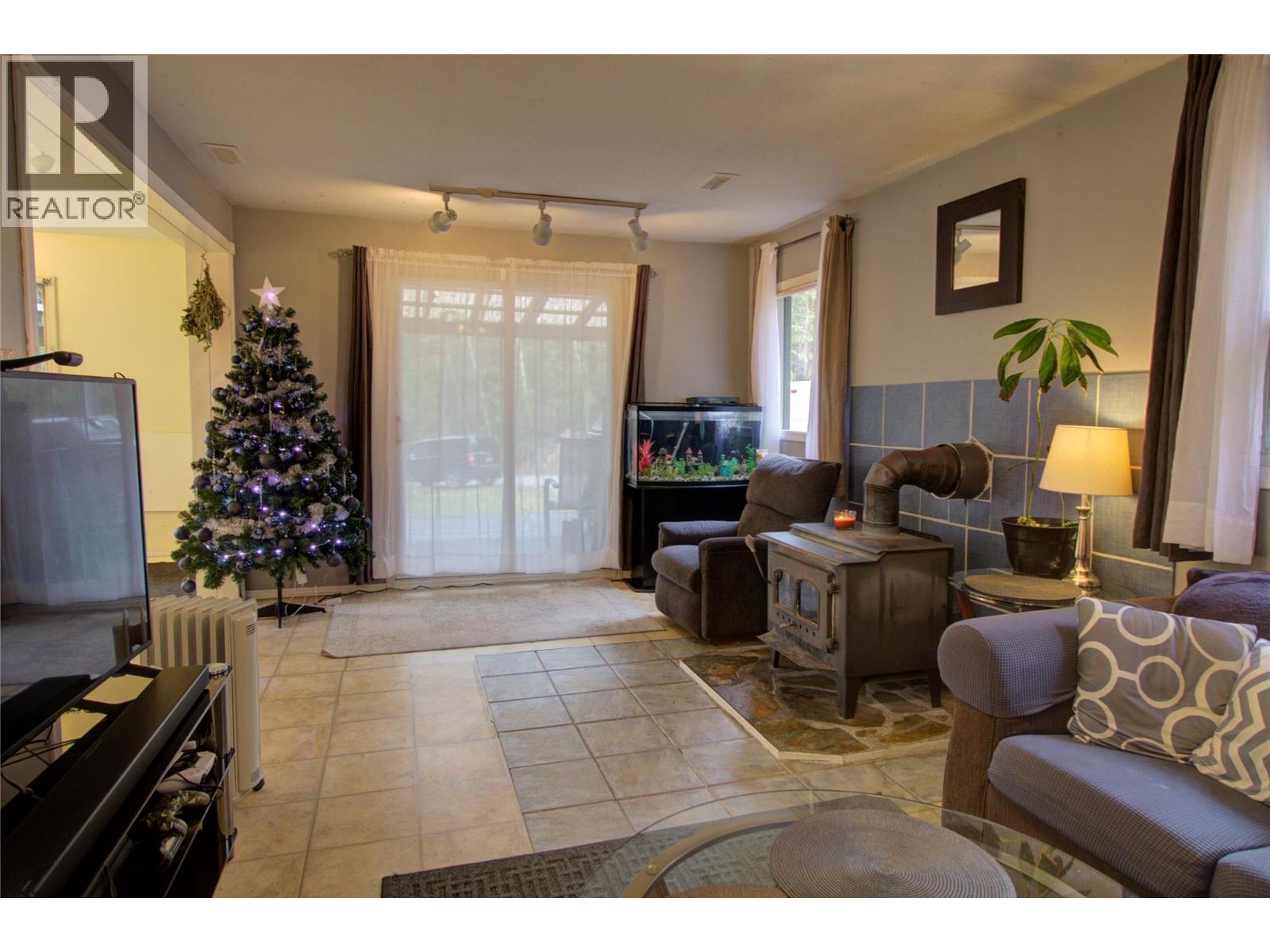 7802 Brydges Road, Fauquier, British Columbia  V0G 1K0 - Photo 10 - 10365794