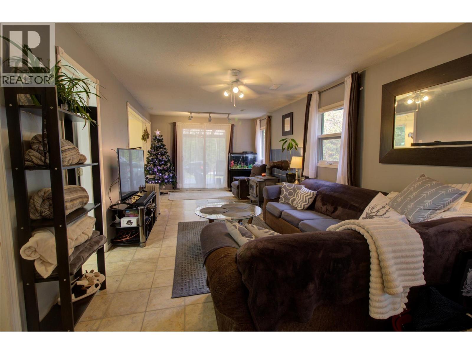 7802 Brydges Road, Fauquier, British Columbia  V0G 1K0 - Photo 11 - 10365794