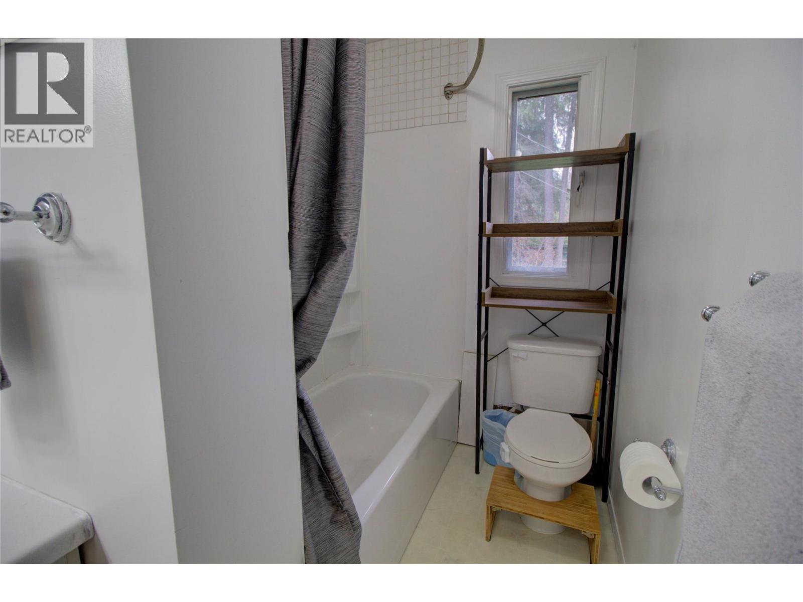 7802 Brydges Road, Fauquier, British Columbia  V0G 1K0 - Photo 13 - 10365794