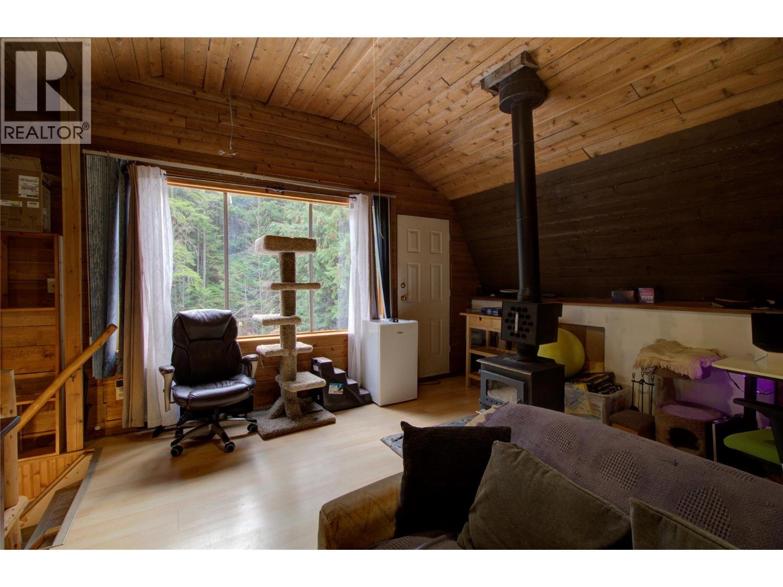 7802 Brydges Road, Fauquier, British Columbia  V0G 1K0 - Photo 18 - 10365794