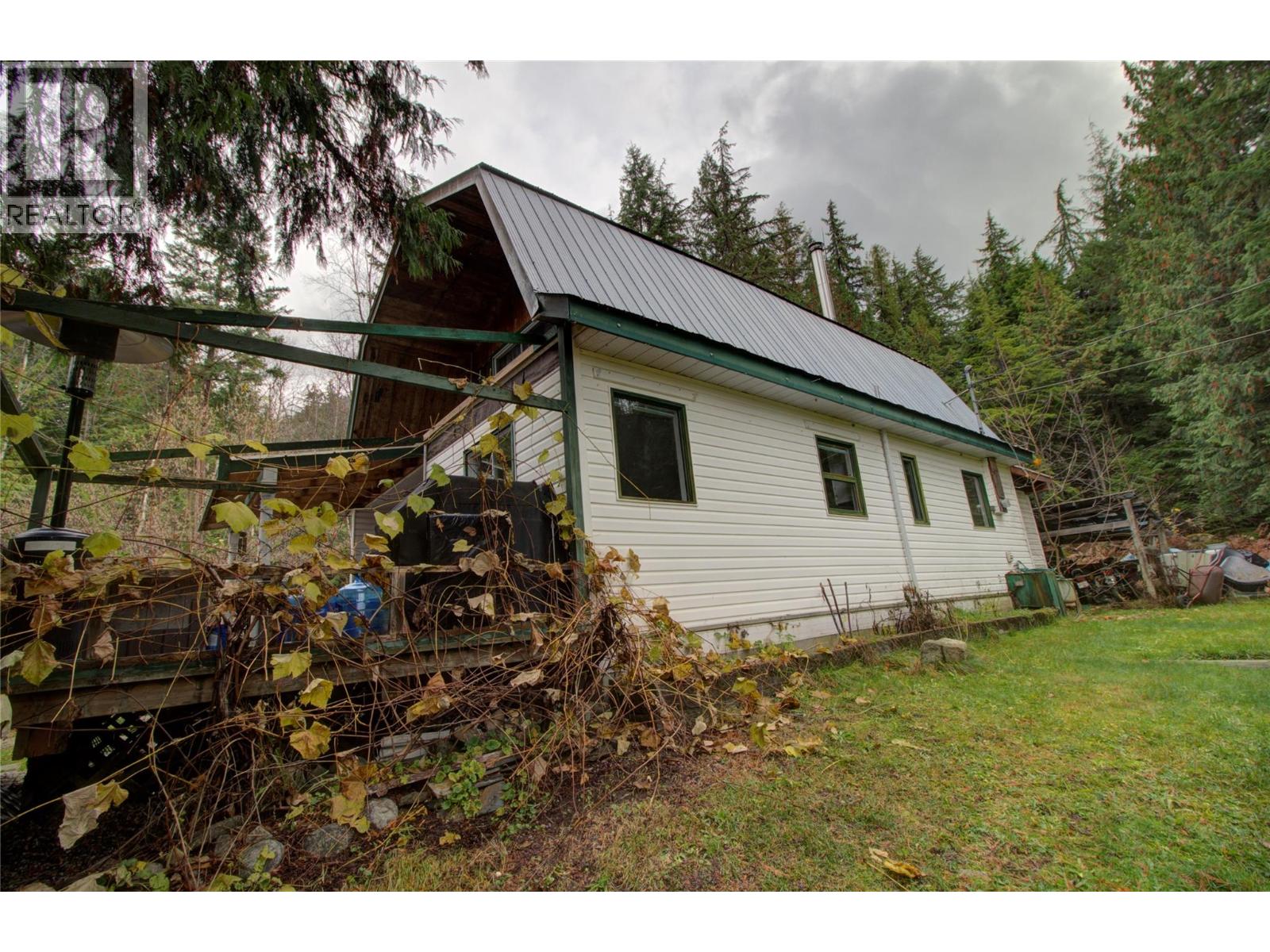 7802 Brydges Road, Fauquier, British Columbia  V0G 1K0 - Photo 33 - 10365794