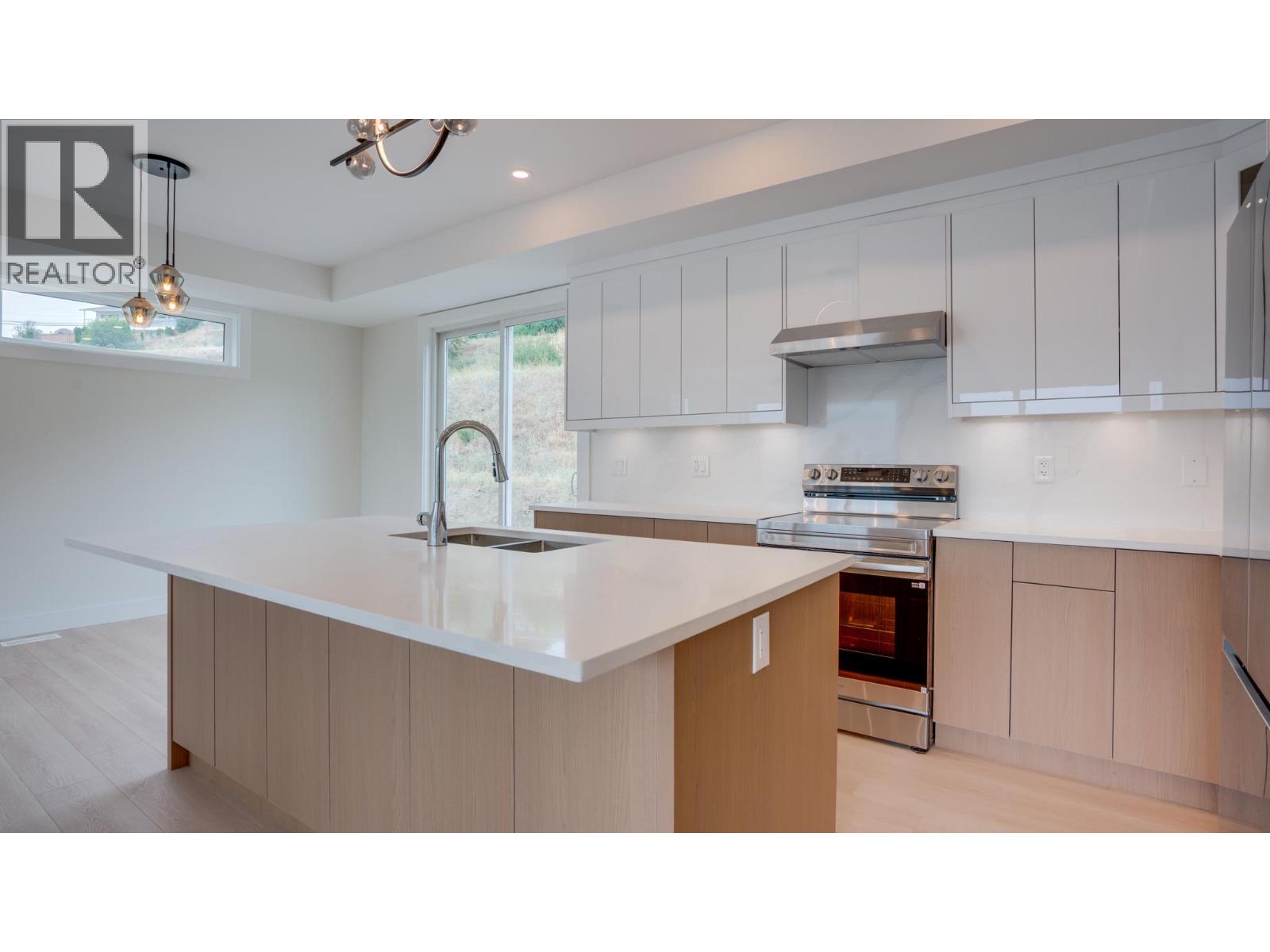 5705 Heritage Drive Unit# 20, Vernon, British Columbia  V1H 1B1 - Photo 2 - 10359086