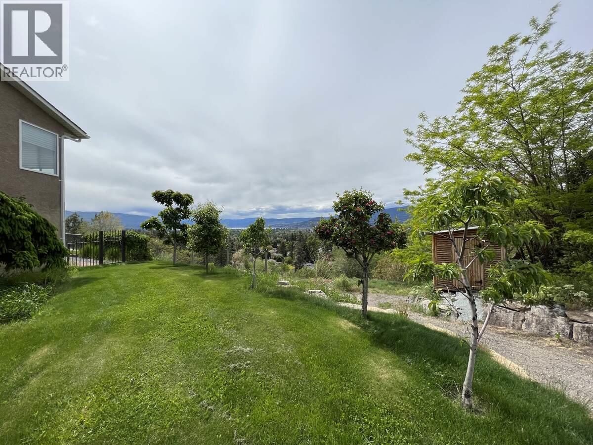 3380 Neid Road, Kelowna, British Columbia  V1W 4H5 - Photo 4 - 10370373