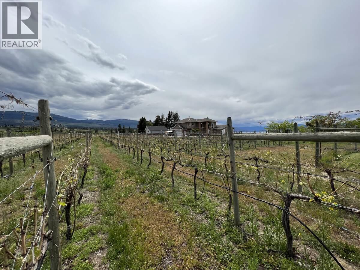 3380 Neid Road, Kelowna, British Columbia  V1W 4H5 - Photo 5 - 10370373