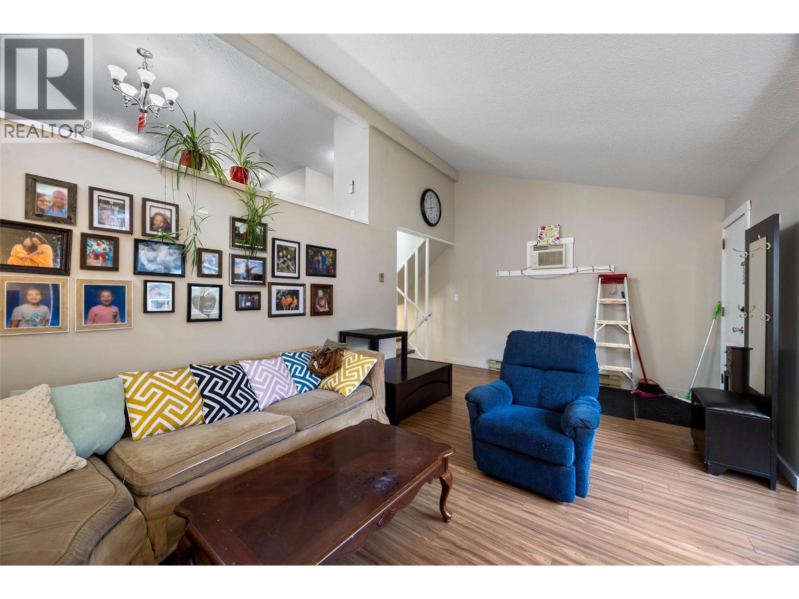 1026 Hillside Avenue, Chase, British Columbia  V0E 1M0 - Photo 3 - 10370394
