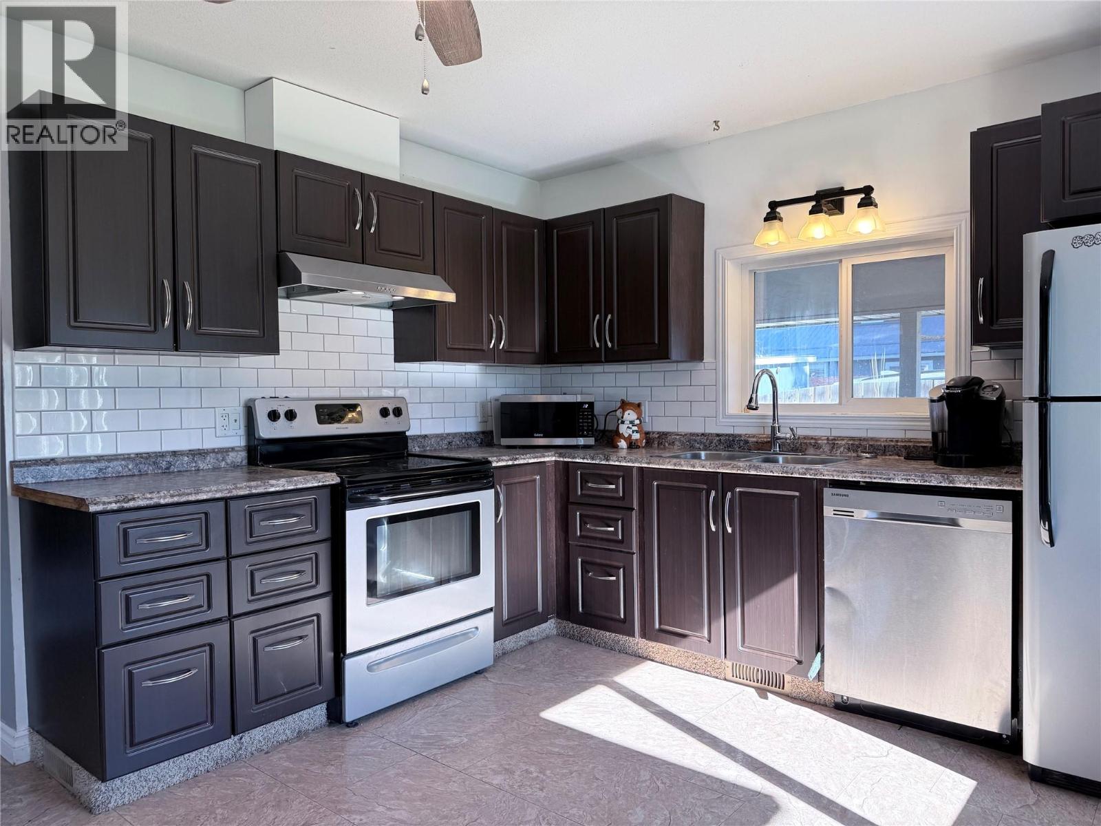 917 4a Street S, Cranbrook, British Columbia  V1C 1J3 - Photo 6 - 10370376