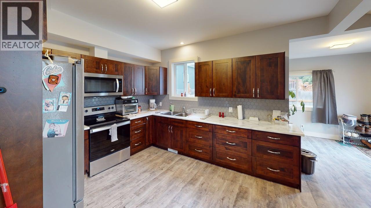 1704 Second Avenue, Rossland, British Columbia  V0G 1Y0 - Photo 5 - 10370363