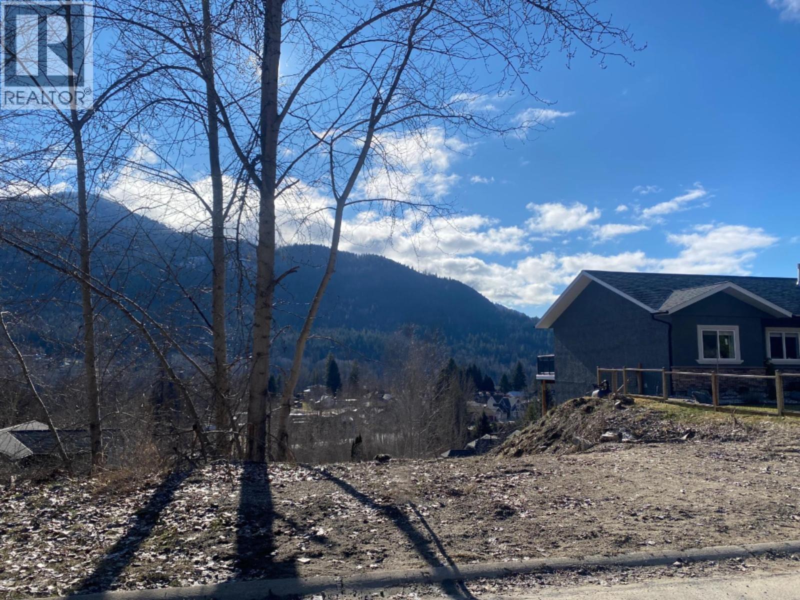 933 7th Street, montrose, British Columbia