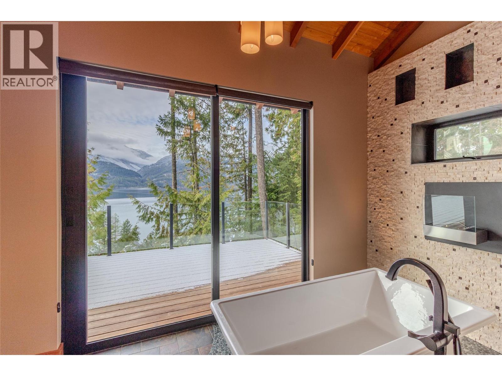 234 Walkers Lane, Kootenay Bay, British Columbia  V0B 1X0 - Photo 32 - 10370432