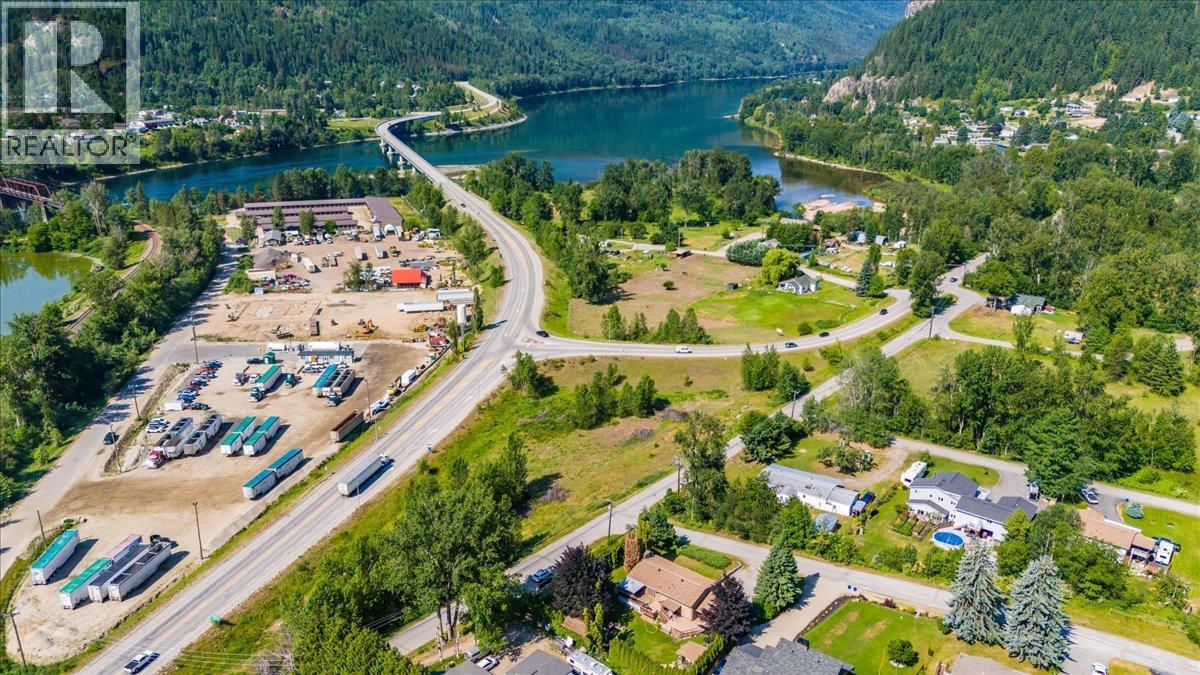 2170 Bayview Road, Castlegar, British Columbia  V1N 4T7 - Photo 7 - 10370392