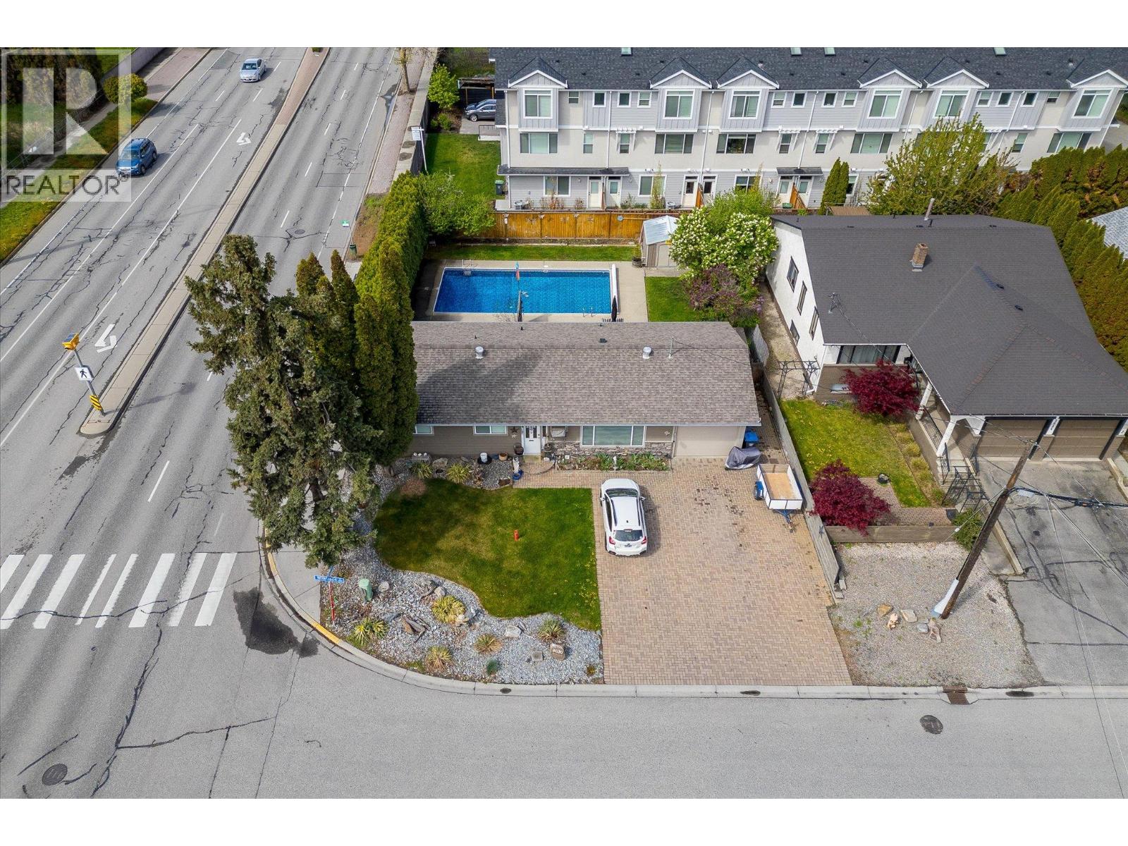 2030 Wilkinson Street, Kelowna, British Columbia  V1Y 3Z8 - Photo 3 - 10370323