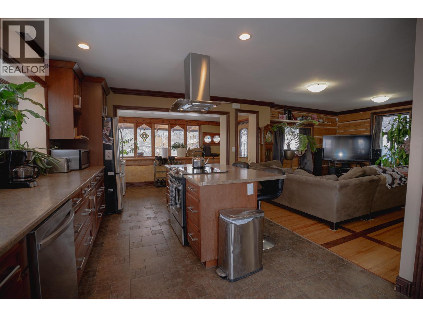 299 Seymour Street W, Kamloops, British Columbia  V2C 1E8 - Photo 3 - 10370559