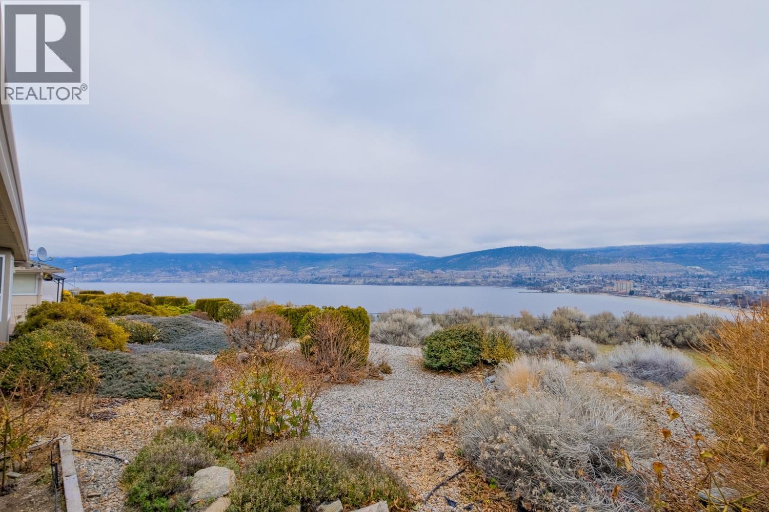 459 Ridge Place, Penticton, British Columbia  V2A 8N7 - Photo 3 - 10370531