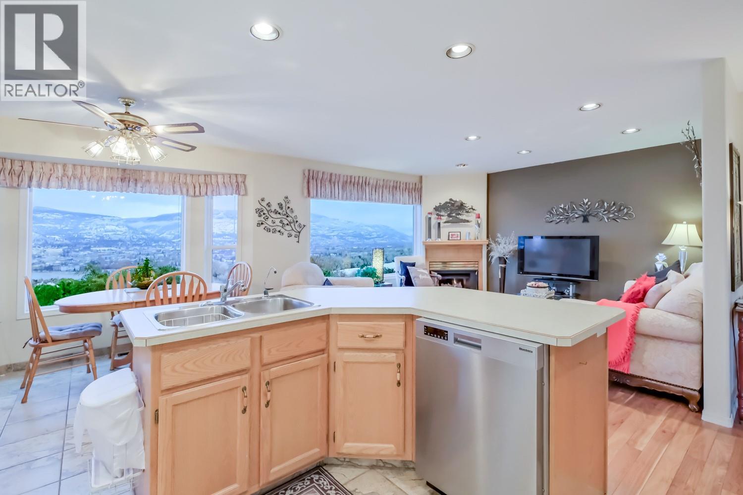 459 Ridge Place, Penticton, British Columbia  V2A 8N7 - Photo 7 - 10370531