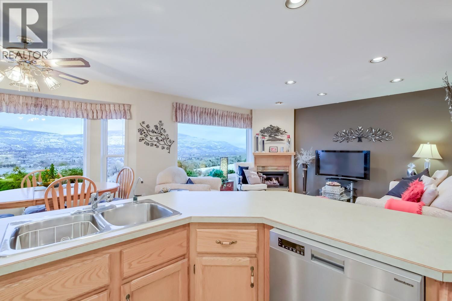 459 Ridge Place, Penticton, British Columbia  V2A 8N7 - Photo 9 - 10370531