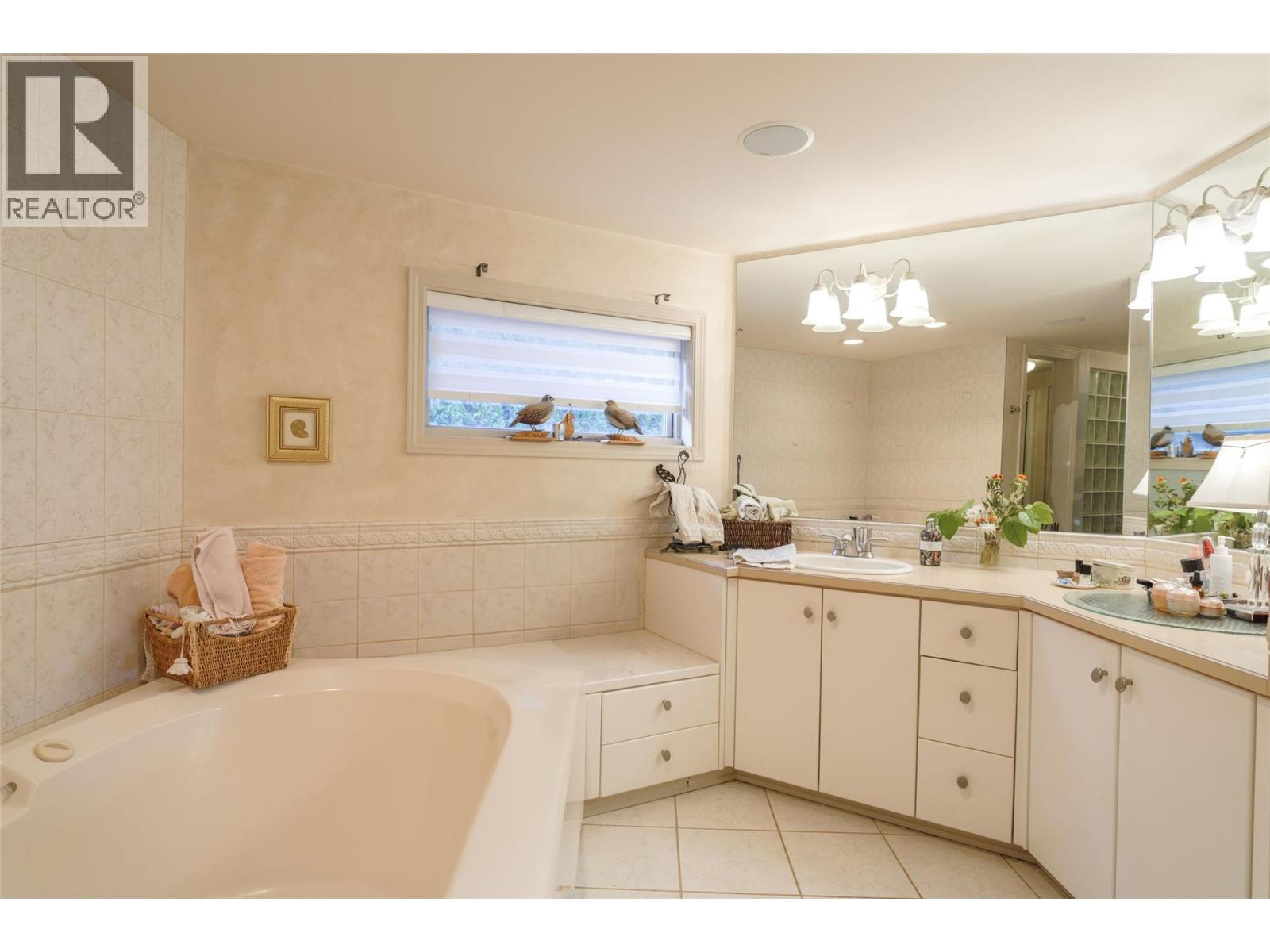 14038 Ponderosa Way, Coldstream, British Columbia  V1B 2E8 - Photo 13 - 10370661