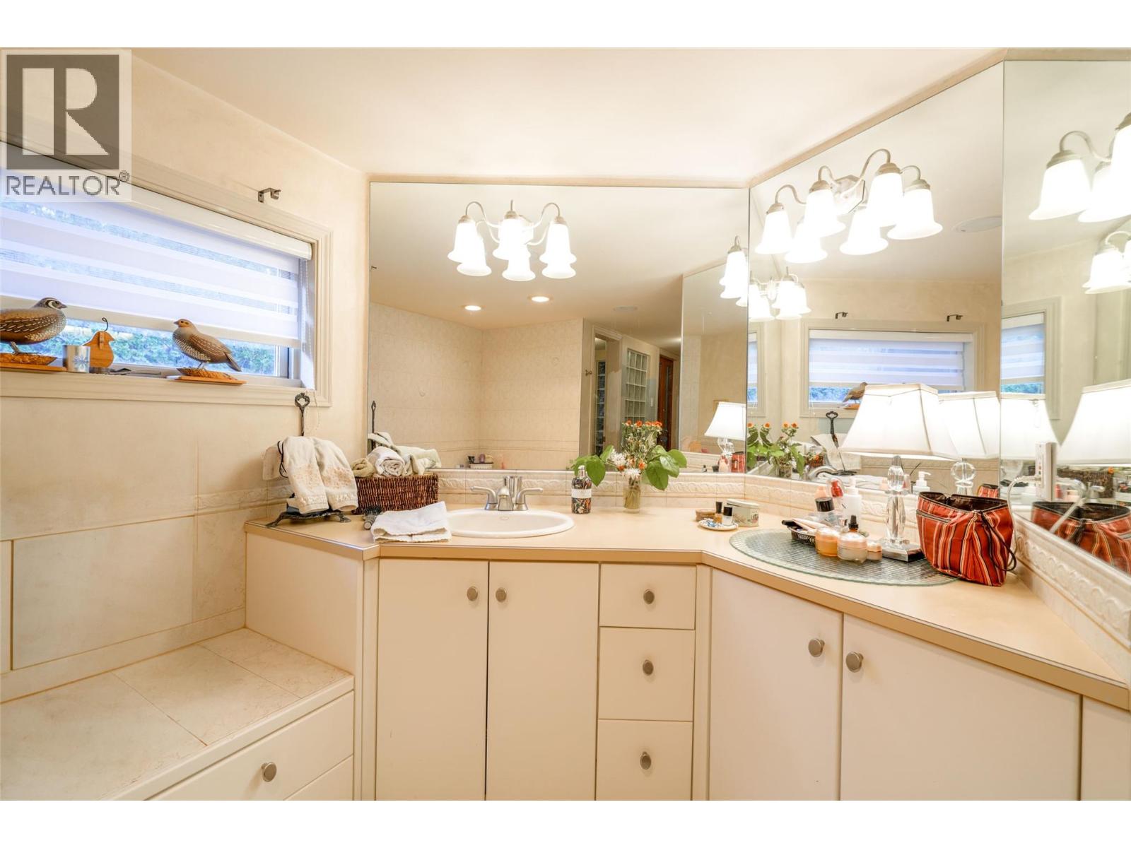 14038 Ponderosa Way, Coldstream, British Columbia  V1B 2E8 - Photo 15 - 10370661