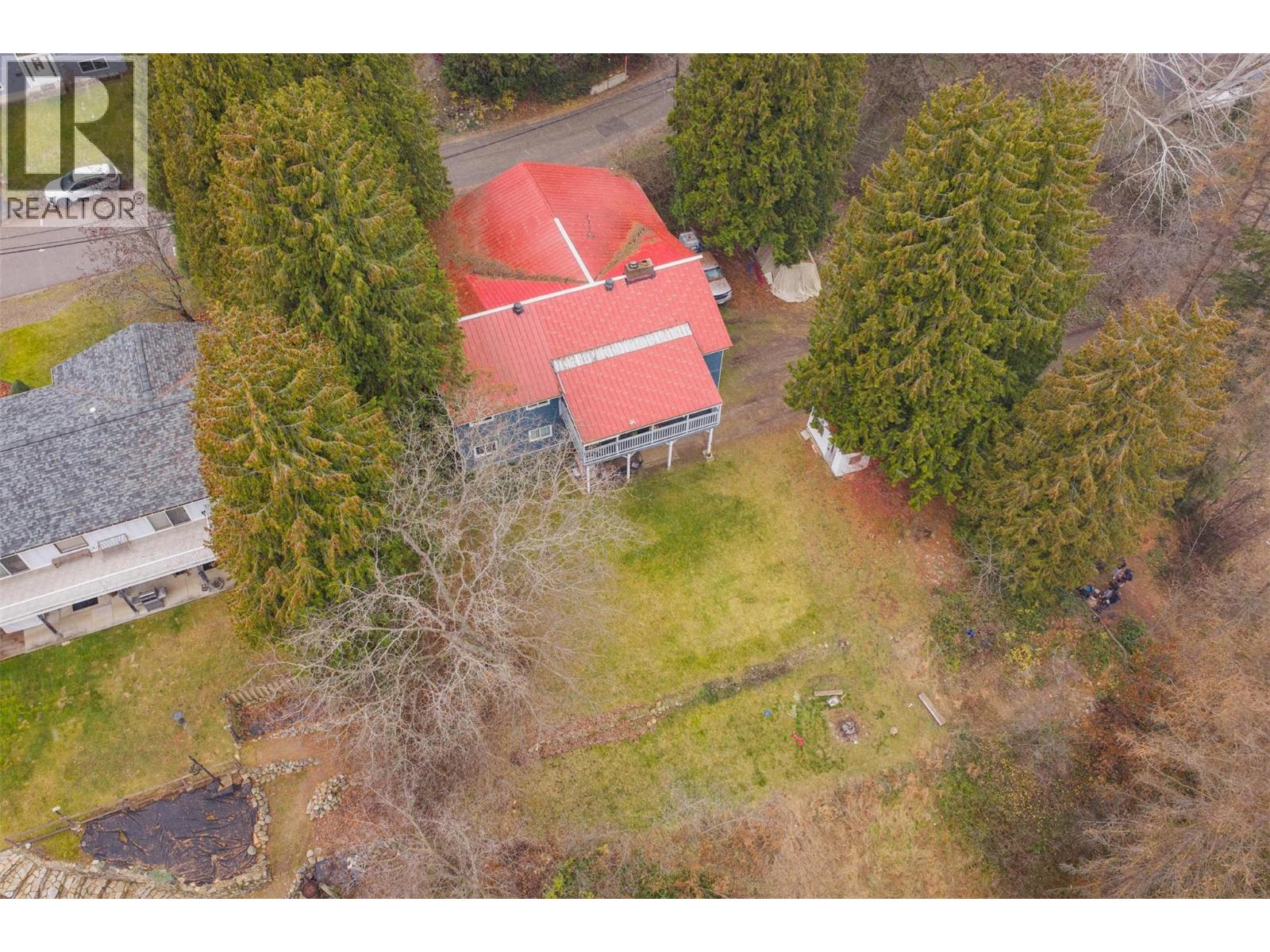 701 10th Avenue, Castlegar, British Columbia  V1N 1K8 - Photo 12 - 10370337
