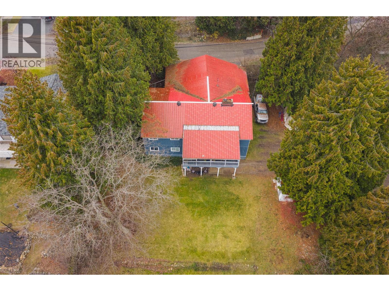 701 10th Avenue, Castlegar, British Columbia  V1N 1K8 - Photo 15 - 10370337