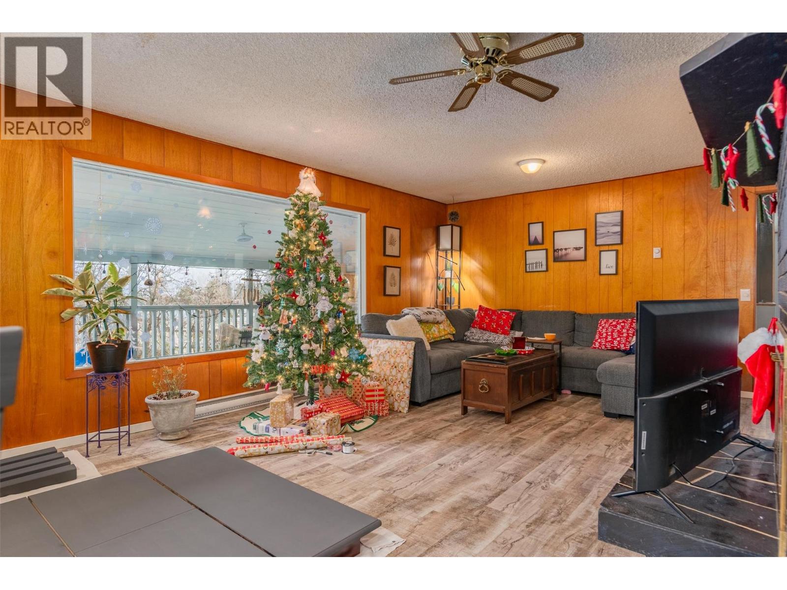 701 10th Avenue, Castlegar, British Columbia  V1N 1K8 - Photo 17 - 10370337