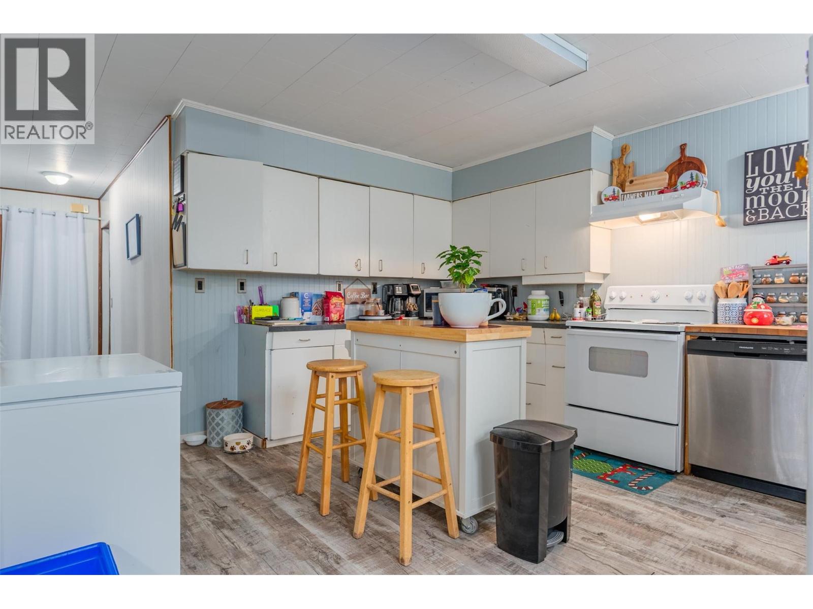 701 10th Avenue, Castlegar, British Columbia  V1N 1K8 - Photo 18 - 10370337