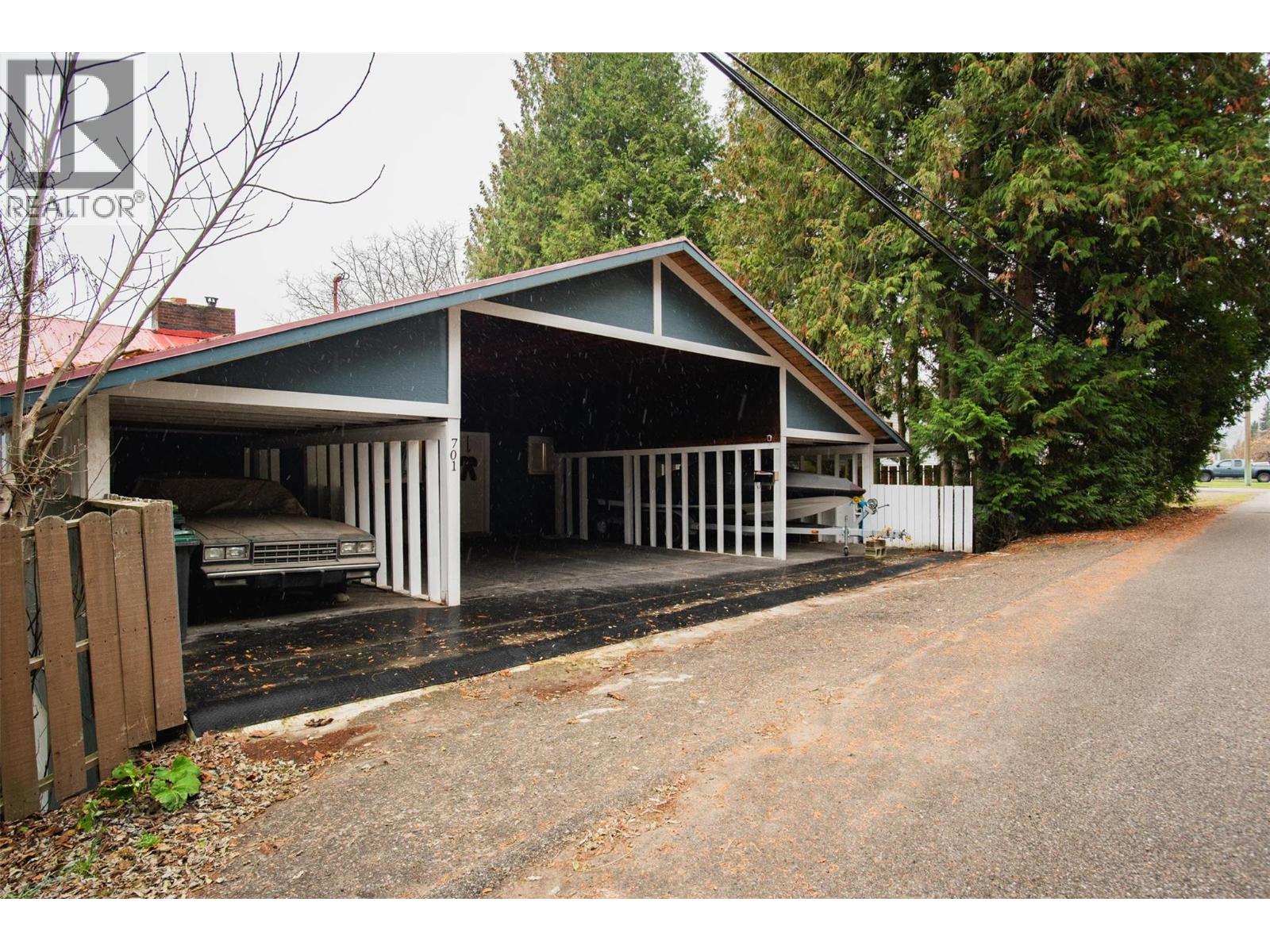 701 10th Avenue, Castlegar, British Columbia  V1N 1K8 - Photo 2 - 10370337